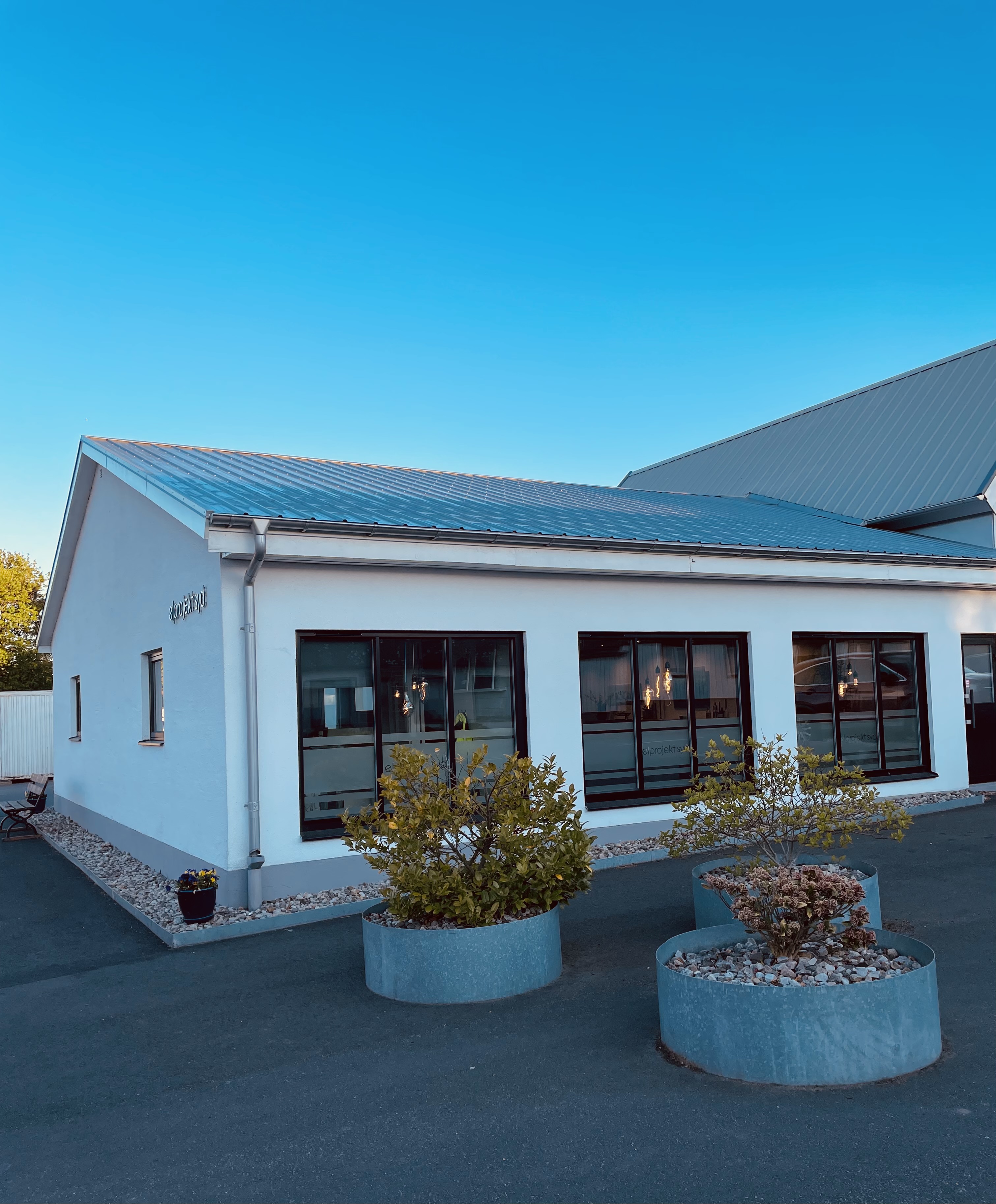 Elektriker från Elprojekt Syd i arbete